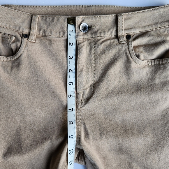 LL Bean Classic Fit Women's Tan Pants Size 8 Petite Item ID # 500883 - Picture 8 of 11